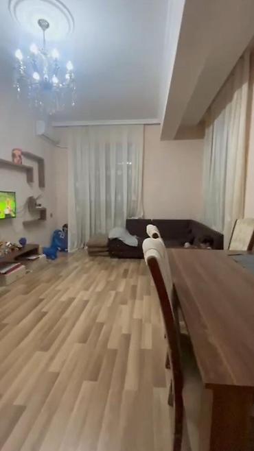 Mənzillər: 28 May metrosunun tam yaxınlığında, şəhərin mərkəzində super təmirli — 3