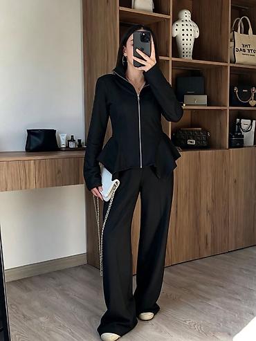 xl: Odlican kompletic
3500din
S M L XL — 9