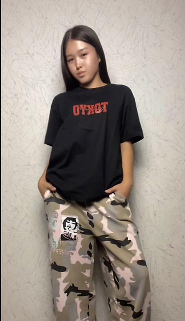 bape shark: Удобный повседневный комплект из футболки и широких брюк. - Футболка — 7