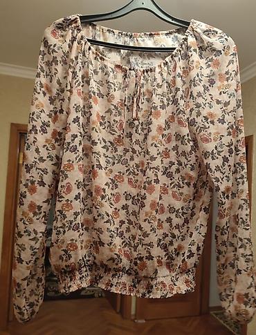 pull and bear: Qadın bluzası – çiçək naxışlı - Model: uzunqol, yüngül və — 2