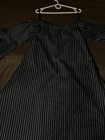 Повседневные платья: Платье в черную тонкую вертикальную полоску. - Модель: свободного — 2