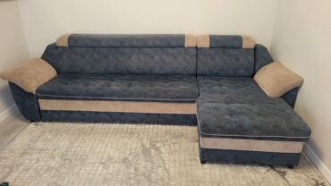 столы и стулья пластиковые: Продаю диван в хорошем состоянии