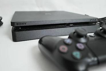 ps5 oglasi: U ponudi Sony Playstation 4 sa naslova. Konzola je kao NOVA! Čipovana — 9