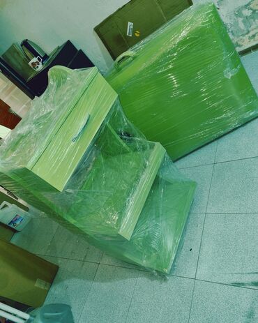 Rəflər, etajerkalar: Daşıyıcı Etejerka Kosmetoloji tibbi ləvazimatları yerləşdirmək üçün — 10