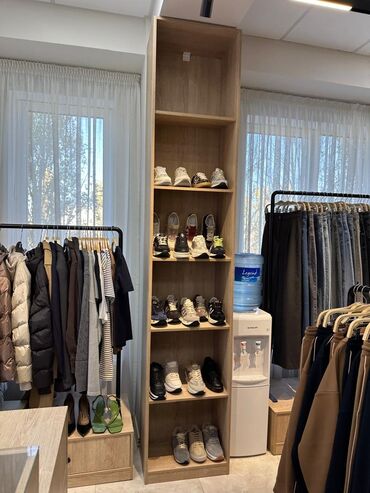 Шкафы: Срочно продается вся мебель для торговли одеждой, почти новая. Мебель — 5