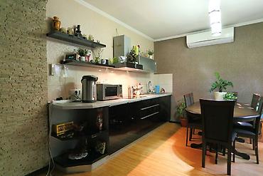 Продажа таунхаусов: Продаю уютный, благоустроенный, кирпичный дом р-н Киркомстром — 2