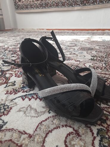 обувь с роликами: Туфли 40, цвет - Черный