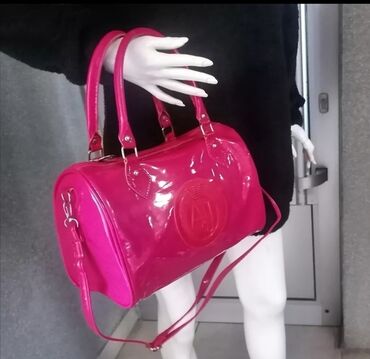 pink torba: ARMANI lakovana Pink torba