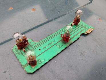 Auto delovi: Stampana ploca Lada 2105 leva sa grlima i sijalicama. Polovno — 3