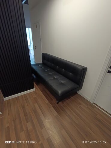 3 kq tort nece neferlikdir: 🛋️ Salon üçün Qara Dəri Divan Satılır 🔹 Qara rəngdə 🔹 Dəri material
