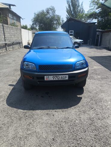 тайта ист: Toyota RAV4: 1995 г., 2 л, Автомат, Бензин, Внедорожник