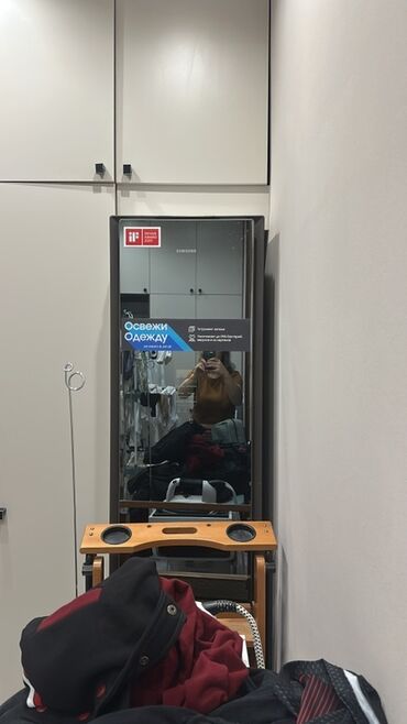 машинка стиралка: Гардеробный шкаф-паровой шкаф для одежды Samsung AirDresser. -