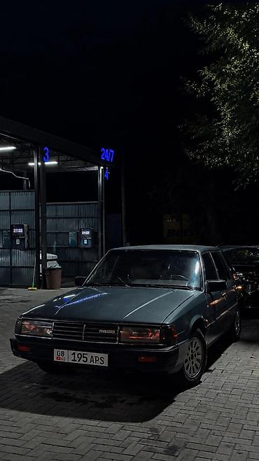 Унаа сатуу: Mazda 929: 1985 г., 2 л, Кол менен иштөөчү, Бензин, Седан — 2