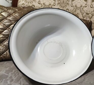 жаропрочная посуда: Продам чашку-таз эмалированный хорошем состоянии. На 8 литров диаметр