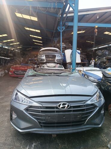 Bamperlər, buferlər: Boz rəngli, öndən görünüşü olan Hyundai Elantra avtomobil bamperi