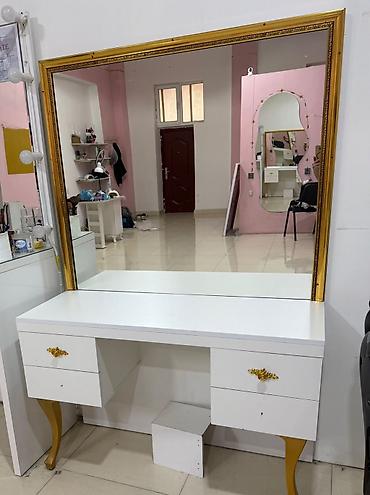 projektor satilir: Düz masa, Siyirməli, Polkasız, Laminat — 1