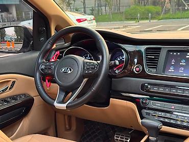 Kia: Kia Carnival: 2021 г., Минивэн — 25
