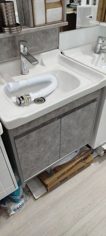 Hamam üçün lavabo və şkaf dəsti - Üst hissə: seramik lavabo