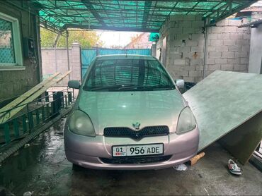 Toyota: Toyota Vitz: 2000 г., 0.1 л, Автомат, Бензин, Седан