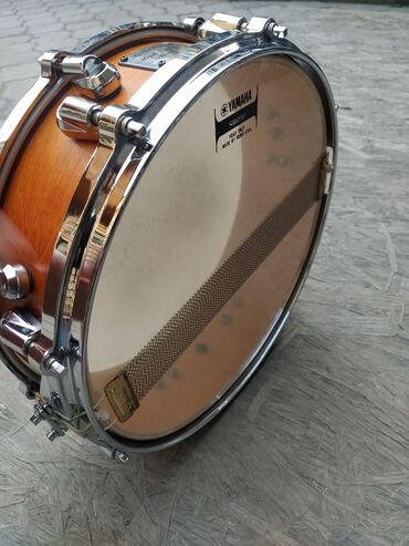 Барабаны: Yamaha Maple Custom Absolute 13*4 Snare Малый барабан Универсальный