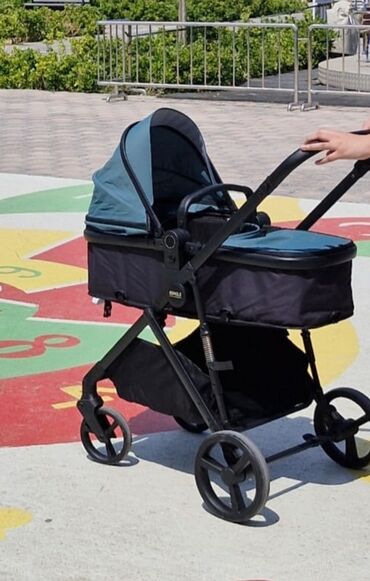 uşaq qaçış krossovkaları: Klassik gəzinti arabası, Chicco, İşlənmiş, Cins: Oğlan, Yaş: 6-12 ay, Pulsuz çatdırılma