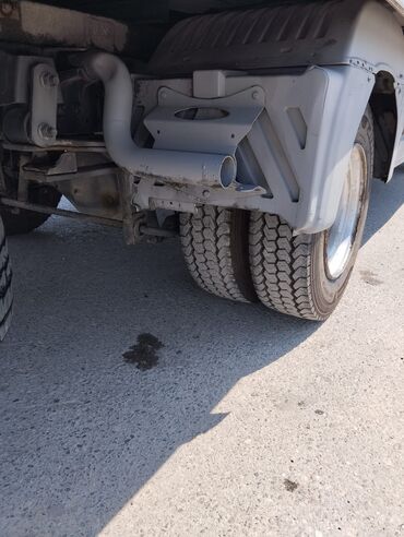 Yük maşınları: Mercedes-Benz orta tonnajlı yük maşını – qutu kuzovlu - Marka/model — 1