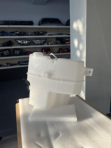 Ehtiyat hissələri: Avtomobil üçün şüşəyuyan maye qabı (washer tank) təqdim olunur — 3