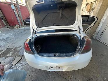 2005 kia sephia: Saturn : 2.4 l | 2009 il 4657 km Sedan — 1