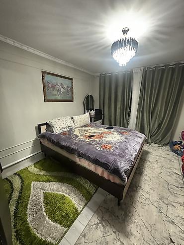 Продажа коттеджей и домов: Продаётся жилой дом с большим навесом и двориком. Адрес:Г.Бишкек ж\М — 17