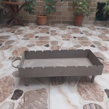 ləziz dad broyler mmc: Metall manqal – daşınan, ayaqlı model - Material: qalın metal gövdə -