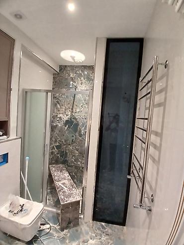 Duş kabinaları, arakəsmələr: Yeni Arakəsmə, Künc üçün, Ödənişli çatdırılma — 30