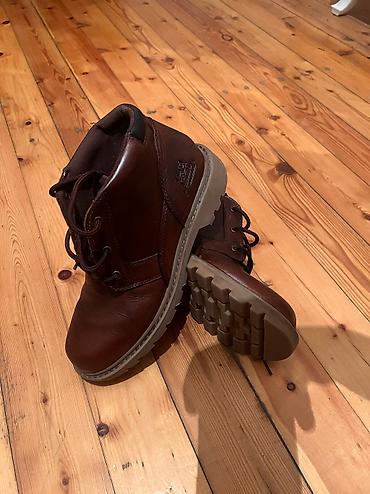 səndəl ayaqqabı: Deri boot ayaqqabi 41razmer az istifade olunub CAT bredi — 2