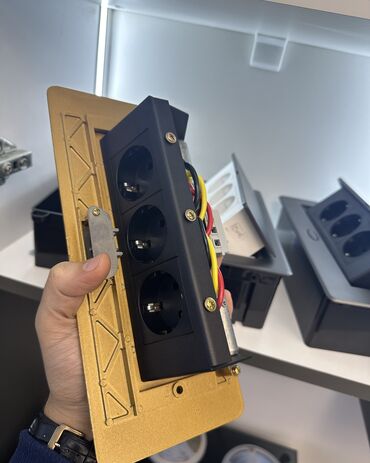 Rozetkalar: Gizli razetka 3-dərin razetkalı model cəmi 48 azn. Metal korpuslu bu — 5