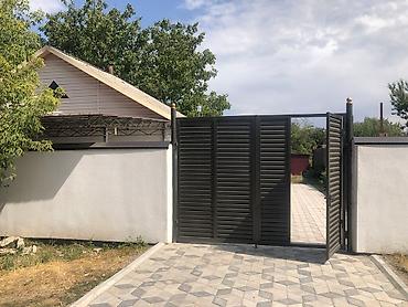 Продажа коттеджей и домов: Срочно продаю дом 10 соток,частично с мебелью и бытовой — 15