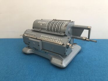 Sikkələr: Antik Fileks hesablayici 1950 ci ile aid ela vezyyetde — 2