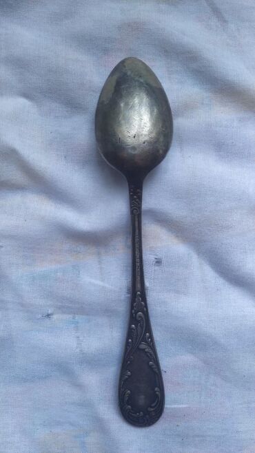 Süfrə ləvazimat dəstləri: Klassik naxışlı süfrə dəsti – qaşıq və çəngəllər - Tərkib: 3 ədəd iri — 8