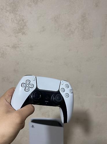 купить ps5: PlayStation 5 (версия с дисководом) + 2 геймпада DualSense — 2