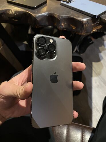 Apple iPhone: IPhone 13 Pro, Скидка 10%, Б/у, 256 ГБ, Black Titanium, Защитное стекло, Чехол, 80 %