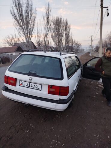 volkswagen 1990: Volkswagen Passat: 1994 г., 1.8 л, Механика, Бензин