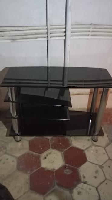 Qara şüşə TV stendi - Material: bərk temperli qara şüşə rəflər