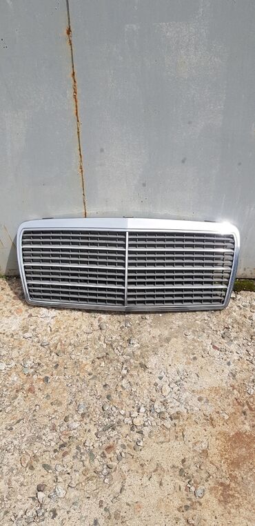 ешка 403: Решетка радиатора Mercedes-Benz