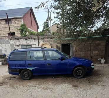 byd destroyer 05: Mavi rəngli universal (station wagon) avtomobil. Xüsusiyyətlər: -