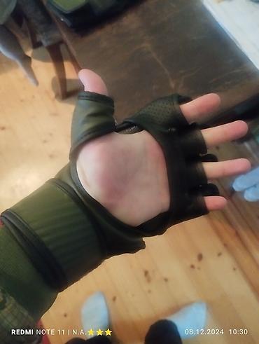 İdman və istirahət: Outshock L ölçüdə MMA əlcəyi . Decathlon mehsuludur. Ispaniya — 7