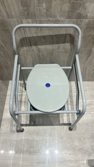 Xəstələr üçün unitazlar: Daşınan komod kreslo (tualet stulu) - Metal boru karkas: sabit və