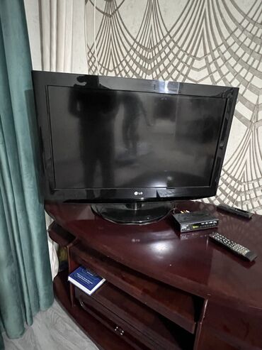 продам старый телевизор: Телевизор LG с плоским экраном черного цвета . Просим 6 тысяч но можем