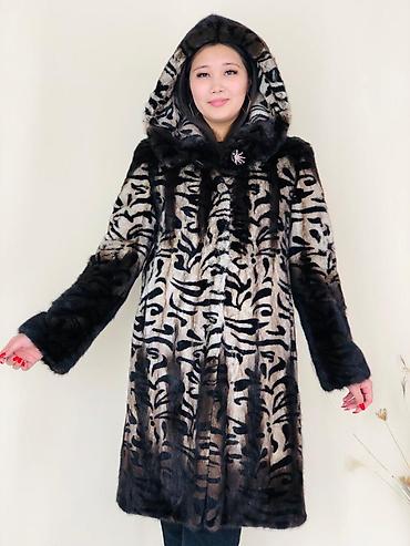 норковая шуба с капюшоном: Норковая шуба с капюшоном.
Размер L–XL, длина по колено — 1