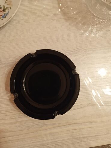 Konfet qabları: Hamısı bir yerdə 15 AZN 2 ədəd Xrustal konfet qabı, 1 ədəd Xrustal — 16