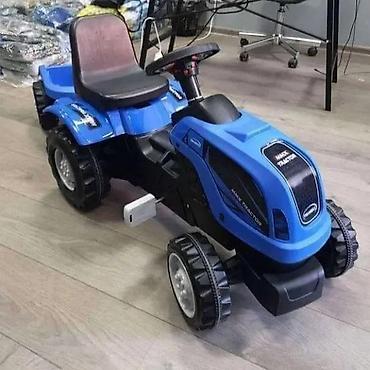 Traktori: Dečiji traktor na pedale sa prikolicom - Pedalni pogon: dete pokreće — 4