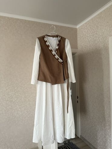кыргызская национальная одежда: Продам платье для особенного дня! Моё платье с кыз узатуу ищет новую