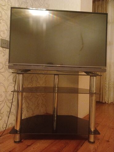 televizor masası: İşlənmiş, Künc Tv altlığı, Polkalı, Şüşəli